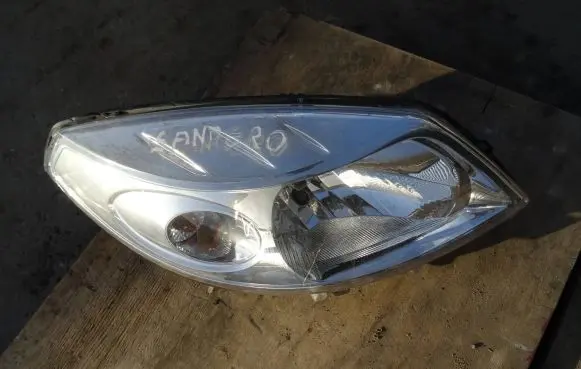 Dacia Sandero Headlight/headlamp 8200733877 00311692 07008