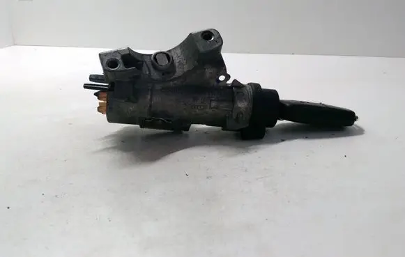 Volkswagen PASSAT B5.5 Ignition lock 4B0905851