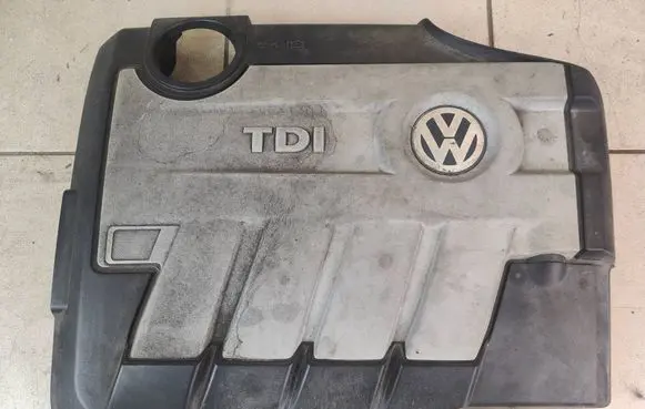 Volkswagen Tiguan Engine cover (trim) 03L103925