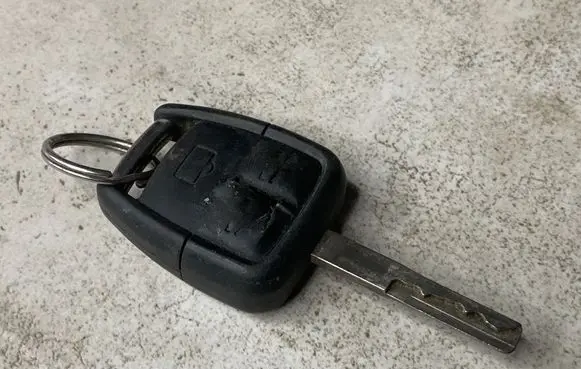 Opel Astra H Ignition key/card 