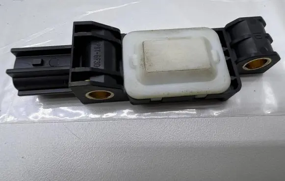 Audi A3 S3 8P Airbag deployment crash/impact sensor 4B0959643D