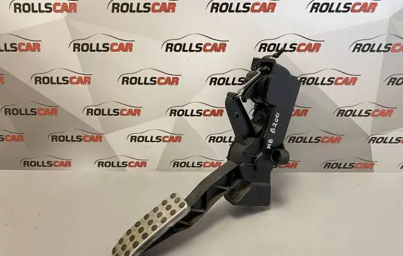 Mercedes-Benz B W245 Accelerator throttle pedal A1693000504 91736020