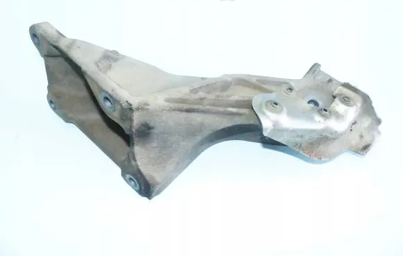 BMW 5 E60 E61 Engine mounting bracket 6772688