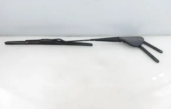 Mercedes-Benz C W203 Front wiper blade arm A2038200644