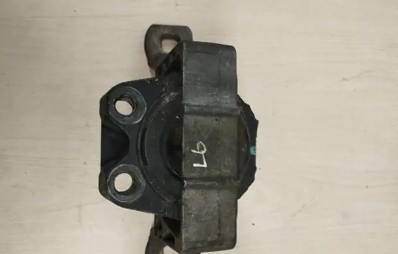 Ford Focus Engine mount bracket