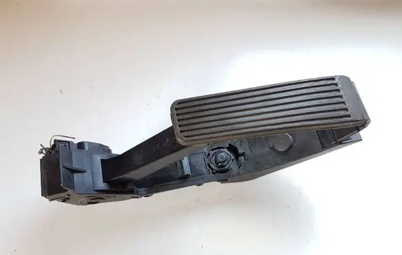 Mercedes-Benz S W221 Accelerator throttle pedal A2203000104 A2113010001