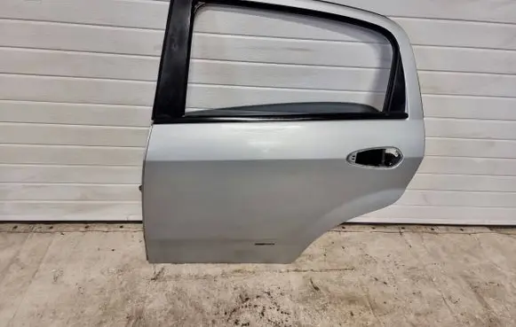 Fiat Punto (199) Rear door