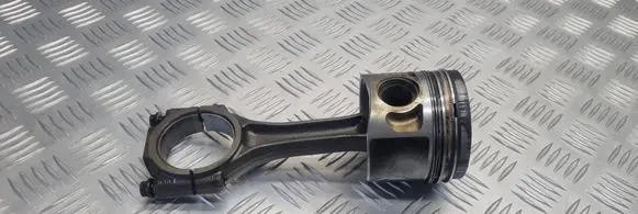 Volkswagen PASSAT B5.5 Piston with connecting rod 038JV400