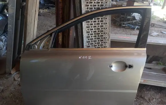 Volvo V70 Front door