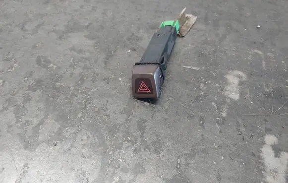 Volvo V50 Hazard light switch 30739296