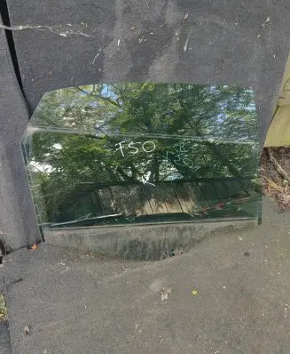 Fiat 500L Rear door window glass