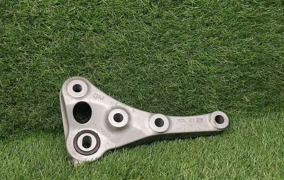 Chevrolet Cruze II Gearbox mounting bracket 39079595