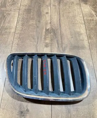 BMW X5 E53 Front bumper upper radiator grill 7124816