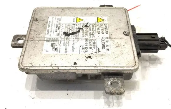 Suzuki Grand Vitara II Voltage converter/converter module W3T20971