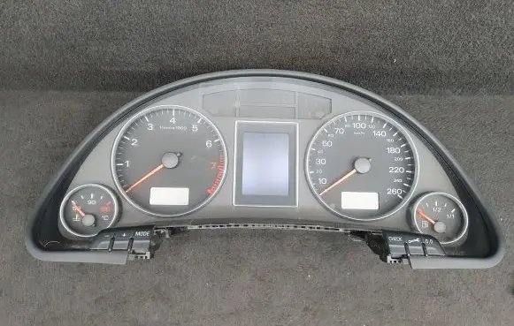 Audi A4 S4 B7 8E 8H Speedometer (instrument cluster) 8E0920901C RB8