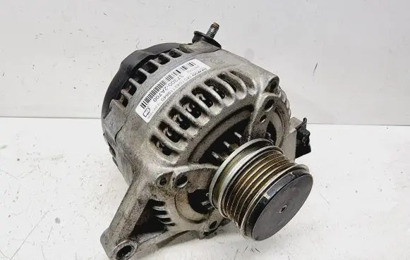 Hyundai Tucson TL Generator/alternator 373002A700