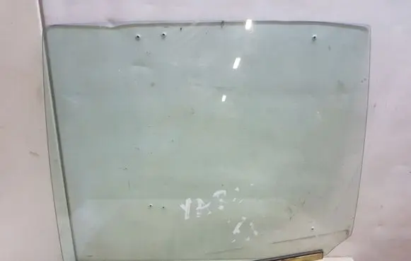 Toyota Yaris Rear door window glass