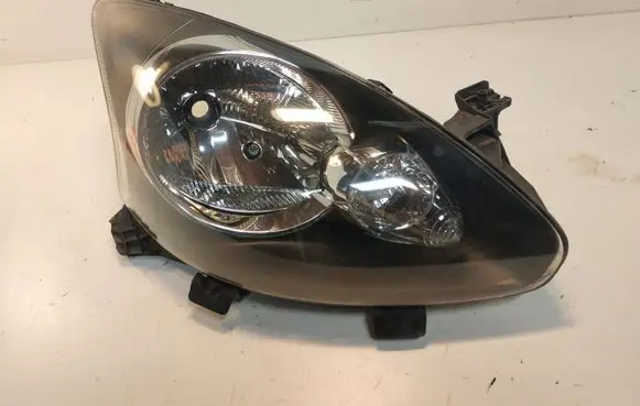 Toyota Aygo AB10 Headlight/headlamp 811100H010