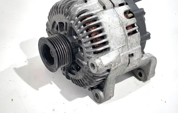 BMW 5 E60 E61 Generator/alternator 7799204