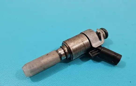 Audi A4 S4 B8 8K Fuel injector 0261500074 IMPRK1404011