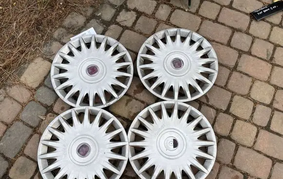 Fiat Bravo R15 wheel hub/cap/trim 51743518 F2412B055