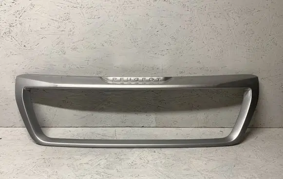 Peugeot Boxer Front bumper upper radiator grill 18072049