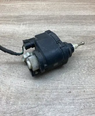 Hyundai Accent Headlight level adjustment motor 00437529