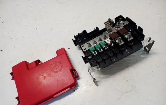 Renault Master III Battery relay fuse 241143001R