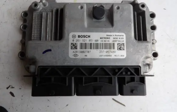 Renault Twingo III Engine control unit/module 237105748R 237103246S 0261S21851