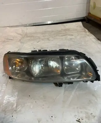 Volvo V70 Headlight/headlamp 30698840 89900268 P2004V70