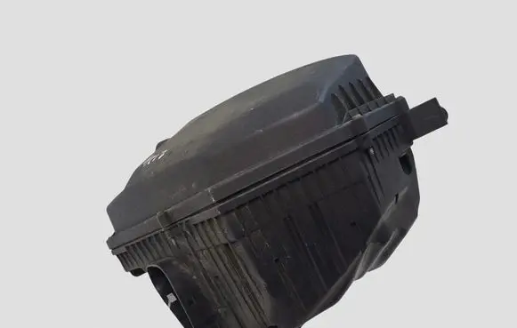 Volvo V70 Air filter box 6893747