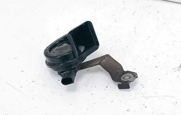 Volkswagen Jetta VI Horn signal 5C0951221