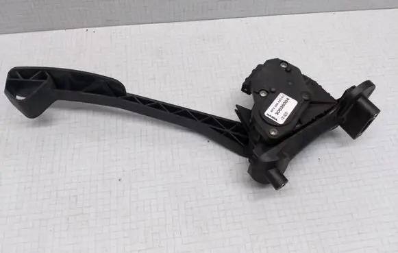 Volvo V70 Accelerator throttle pedal 30636004 6PV00853701