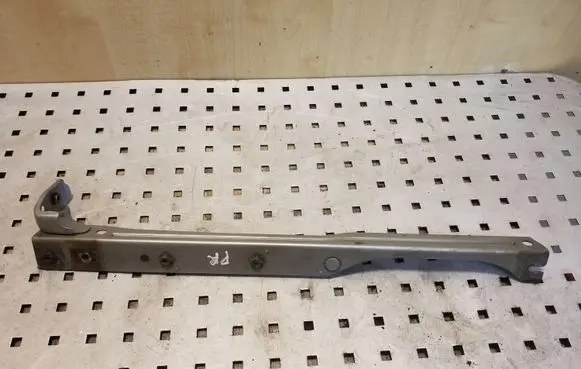 Toyota Avensis T270 Other engine bay part