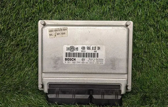Volkswagen PASSAT B5 Engine control unit/module ECU 4B0906018BH 0261206544