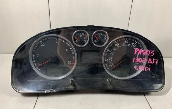 Volkswagen PASSAT B5.5 Speedometer (instrument cluster) 3B0920927A