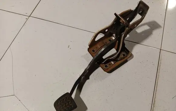 Toyota Corolla Verso AR10 Brake pedal 