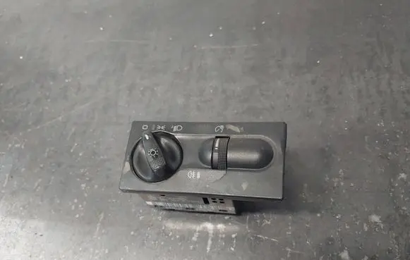 Volkswagen Golf III Light switch 1H6941531A