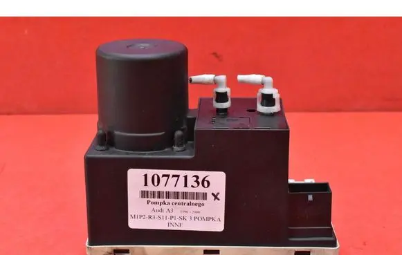 Audi A3 S3 8L Central locking vacuum pump 8L0862257E