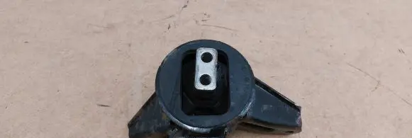 KIA Sportage Engine mount bracket 218352S101