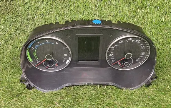 Volkswagen Jetta VI Speedometer (instrument cluster) 5C6920970D