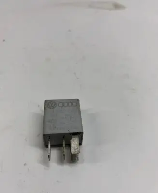 Volkswagen PASSAT B5 Other relay 1K0951253 0332011100