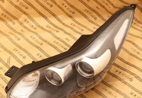 KIA Sportage Headlight/headlamp 92101F1110