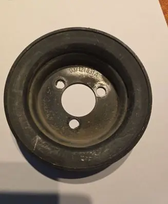 Volkswagen PASSAT B4 Water pump pulley 037121031A
