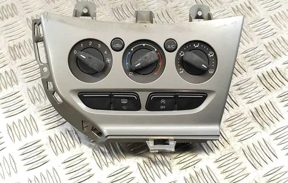 Ford Focus Climate control unit AM5T18C621AB