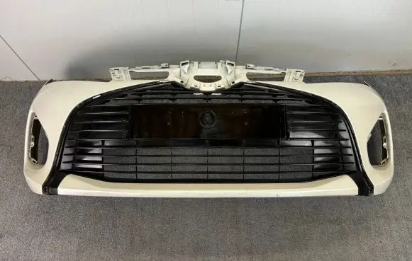 Toyota Yaris Front bumper Z1296