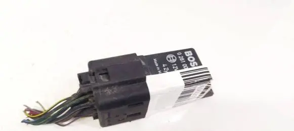 Skoda Octavia Mk2 (1Z) Glow plug pre-heat relay 0281003038 038907281D