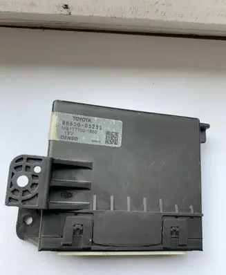 Toyota Avensis T270 Other control units/modules 8865005251 MB17770005251