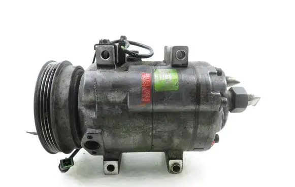 Volkswagen PASSAT B5 Air conditioning (A/C) compressor (pump) 8D0260805D