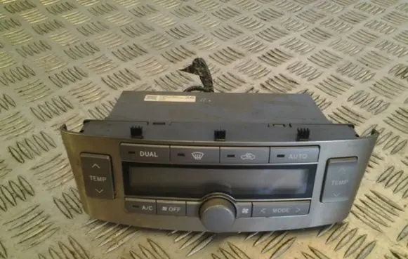 Toyota Avensis T250 Climate control unit 5590005261